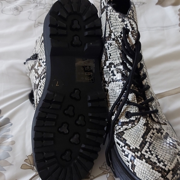Snake skin boot - Picture 4 of 5